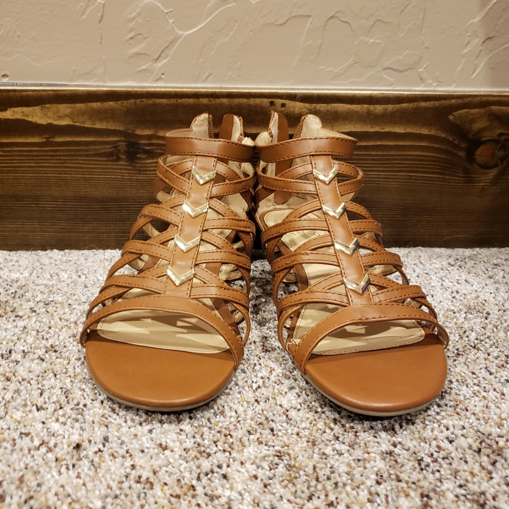 APT.9 Brown Sandals